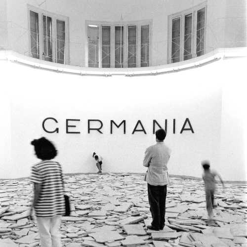 copyright: Hans Haacke / Artists Rights Society (ARS), New York / Bildrecht, Wien 2024